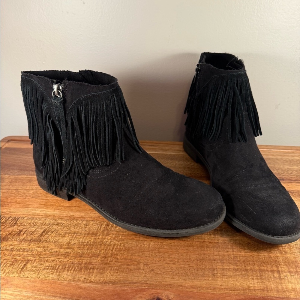 Black Suede Fringed Zippered Ankle Boots Size 9.5 - Picture 9 of 9